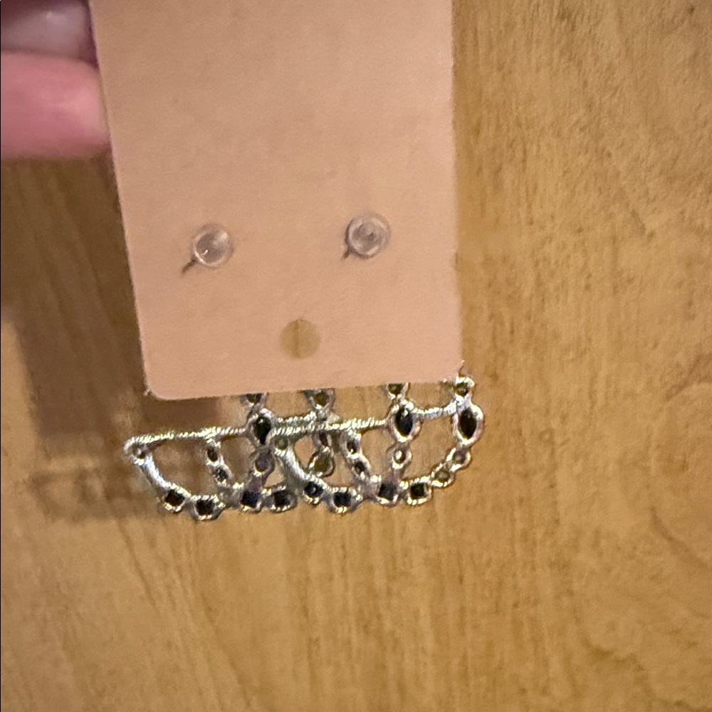 Elegant Earrings - Picture 6 of 7